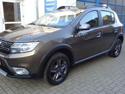 Gebraucht Dacia Sandero Celebration 90 PS (66 kW) 2018 Braun Limousine