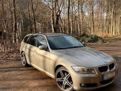 Gebraucht BMW 320 184 PS (135 kW) 2011 Gold Kombi