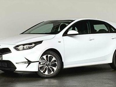 Weiss / carraraweiss Gebraucht 2024 Kia Ceed Kleinwagen | 20.970 € (Guter Preis)