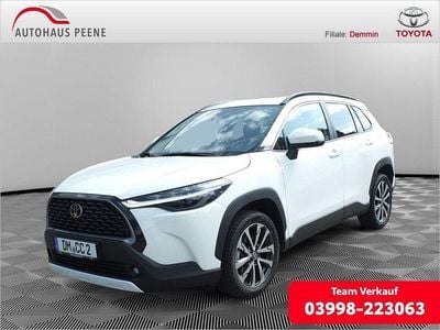 Weiß Gebraucht 2025 Toyota Corolla Cross SUV | 33.900 € (Etwas zu teuer)