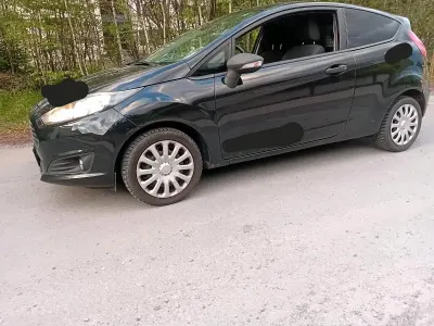 Gebraucht Ford Fiesta 75 PS (55 kW) 2014 Schwarz Kleinwagen