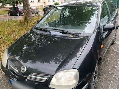 Nissan Almera Tino