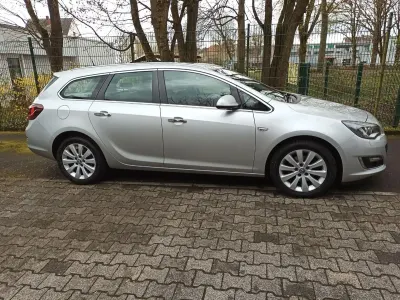 Gebraucht Opel Astra S 110 PS (80 kW) 2013 Silber Kombi