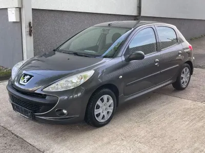 Gebraucht Peugeot 206 Basis 73 PS (53 kW) 2011 Grau Limousine