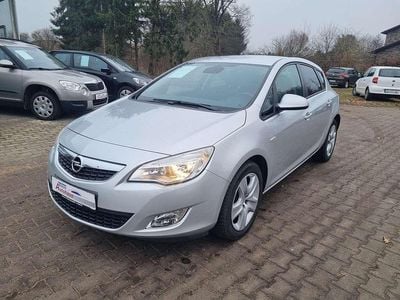 Gebraucht Opel Astra Edition 140 PS (102 kW) 2011 Silber Limousine
