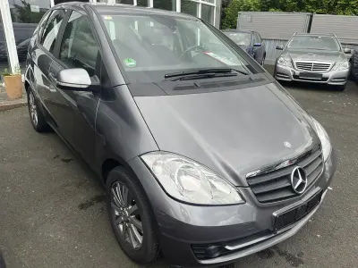 Gebraucht Mercedes A180 116 PS (85 kW) 2010 Grau Limousine