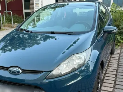 Gebraucht Ford Fiesta 96 PS (70 kW) 2010 Blau Kleinwagen