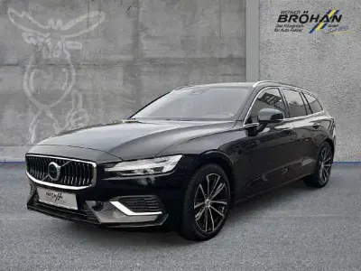 Używany Volvo V60 Core 398 KM (292 kW) 2022 Czarny Kombi