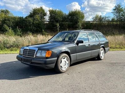 Schwarz Gebraucht 1990 Mercedes E230 Kombi | 14.950 €