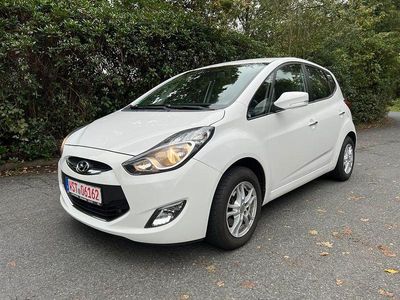 Weiß Gebraucht 2012 Hyundai ix20 Edition Kleinwagen | 5.600 € (Etwas zu teuer)