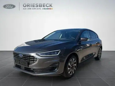 Neu Ford Focus Titanium X 155 PS (114 kW) 2025 Magneticgrau (metallic) Limousine