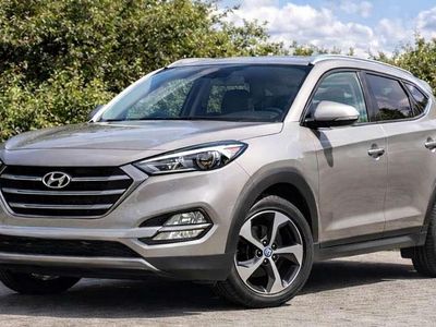 Usata Hyundai Tucson Advantage 136 CV (100 kW) 2017 Argento SUV