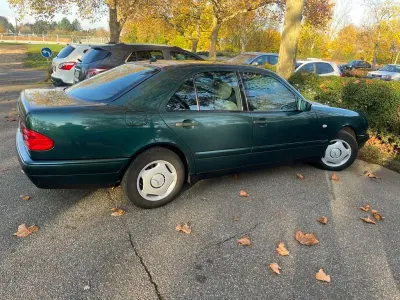 Gebraucht Mercedes 240 170 PS (125 kW) 1998 Grün Limousine
