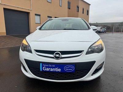 Weiß Gebraucht 2013 Opel Astra Edition Limousine | 5.999 € (Fairer Preis)