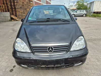 Używany Mercedes A190 Elegance 125 KM (91 kW) 2002 Czarny Minivan