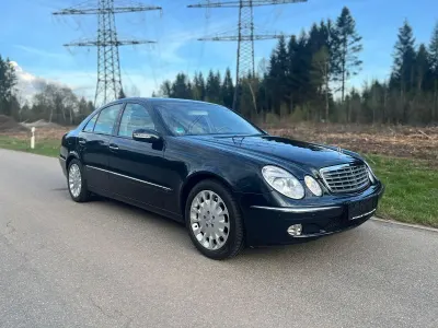 Gebraucht Mercedes E500 Elegance 306 PS (225 kW) 2002 Schwarz Limousine