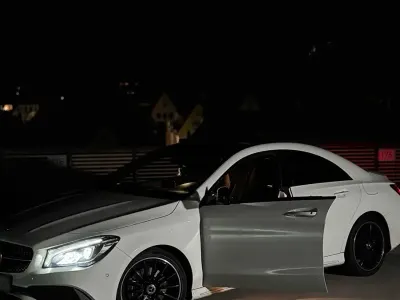 Gebraucht Mercedes CLA220 AMG line 177 PS (130 kW) 2018 Weiß Limousine