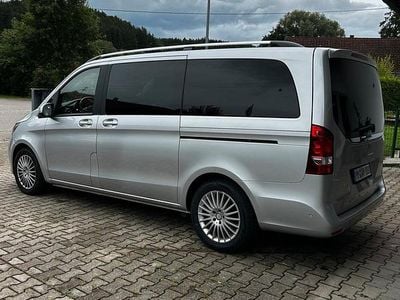 Mercedes V220