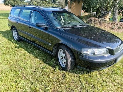 Second-hand Volvo V70 140 CP (102 kW) 2003 Negru Break