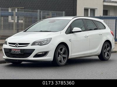 Weiß Gebraucht 2013 Opel Astra Kombi | 2.990 € (Fairer Preis)