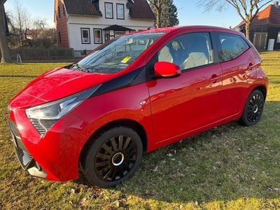 Second-hand Toyota Aygo X-play 72 CP (52 kW) 2019 Roșu Hatchback