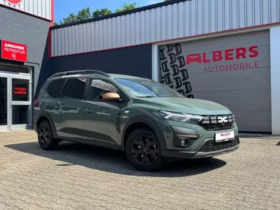 Gebraucht Dacia Jogger Extreme 110 PS (80 kW) 2025 Grün Van / Kleinbus