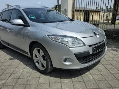 Gebraucht Renault Mégane III Dynamique 110 PS (80 kW) 2011 Grau Limousine