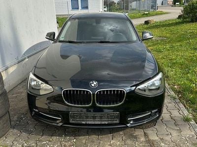 Begagnad BMW 116 Sport Line 136 HK (100 kW) 2012 Svart Halvkombi
