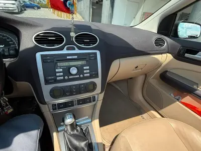 Gebraucht Ford Focus Cabriolet Titanium 145 PS (106 kW) 2007 Schwarz Cabrio