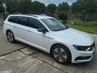Gebraucht VW Passat 150 PS (110 kW) 2019 Weiß Kombi