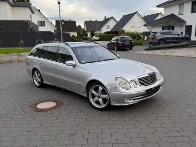 Gebraucht Mercedes E500 Avantgarde 306 PS (225 kW) 2003 Silber Limousine