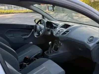 Usata Ford Fiesta 60 CV (44 kW) 2009 Bianco Utilitaria