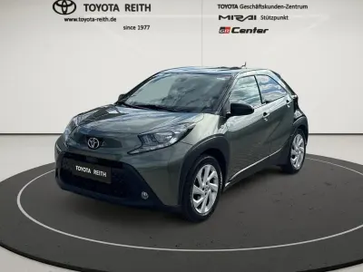Gebraucht Toyota Aygo X Pulse 72 PS (52 kW) 2022 Cardamon green (6w4)/ black mi SUV