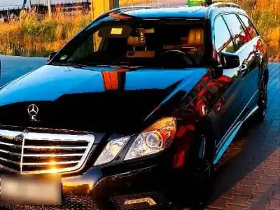 Gebraucht Mercedes E350 231 PS (169 kW) 2010 Schwarz Kombi