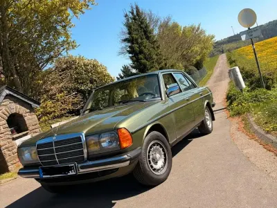 Gebraucht Mercedes 200 109 PS (80 kW) 1983 Grün Limousine