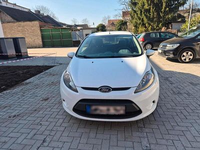 Gebraucht Ford Fiesta 60 PS (44 kW) 2010 Weiß Kleinwagen