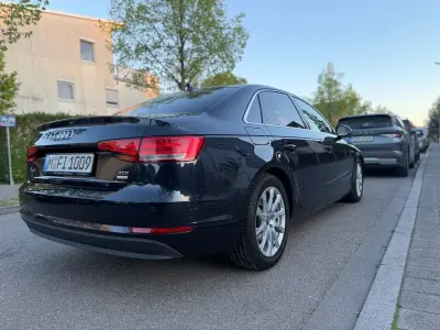 Gebraucht Audi A4 Design 150 PS (110 kW) 2018 Blau Limousine
