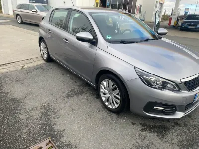 Gebraucht Peugeot 308 Allure 131 PS (96 kW) 2018 Silber Limousine