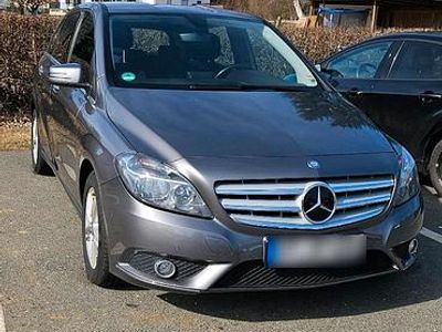 Gebraucht Mercedes B180 109 PS (80 kW) 2014 Grau Van / Kleinbus