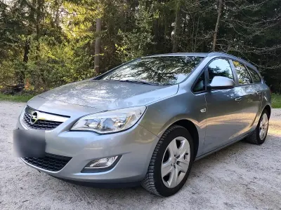 Second-hand Opel Astra 161 CP (118 kW) 2011 Gri Break