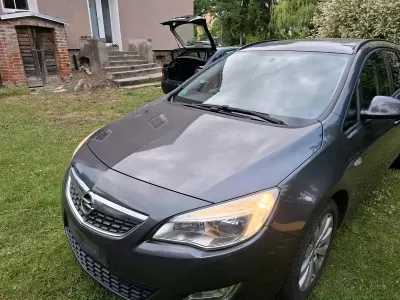 Gebraucht Opel Astra 110 PS (80 kW) 2011 Grau Kombi