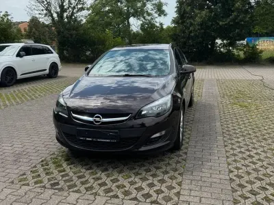 Gebraucht Opel Astra 140 PS (102 kW) 2013 Braun Kombi