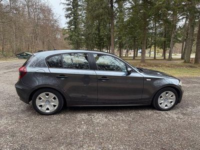 Gebraucht BMW 118 122 PS (89 kW) 2006 Grau Kleinwagen