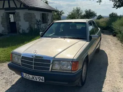 Gebraucht Mercedes 190 122 PS (89 kW) 1992 Gold Limousine
