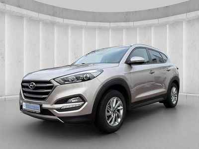 Gebraucht Hyundai Tucson Intro Edition 132 PS (97 kW) 2016 Gold metallic SUV