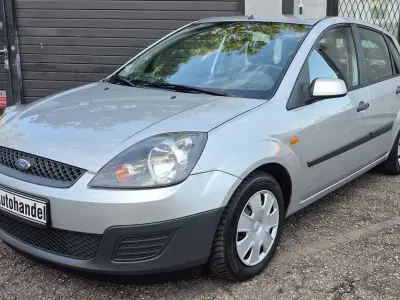 Gebraucht Ford Fiesta 69 PS (50 kW) 2006 Polarsilber metallic Kleinwagen