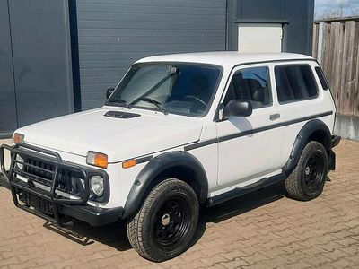 Second-hand Lada niva 82 CP (60 kW) 2011 Alb SUV