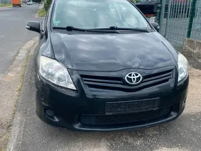 Gebraucht Toyota Auris Basis 99 PS (72 kW) 2011 Schwarz Kleinwagen