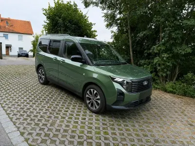 Gebraucht Ford Tourneo Courier Titanium 125 PS (91 kW) 2025 Grün Van / Kleinbus