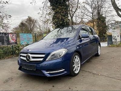 Gebraucht Mercedes B180 2012 Blau Van / Kleinbus